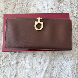 Salvatore Ferragamo Women's Gancini Calfskin Leather Wallet - EUC